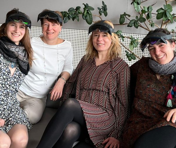 Les responsables du projet avec les lunettes virtuelles.